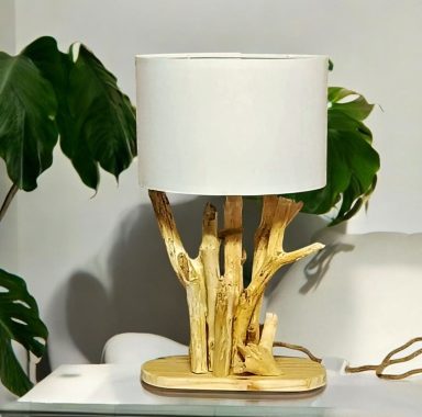 Lampadaire en bois flotté unique